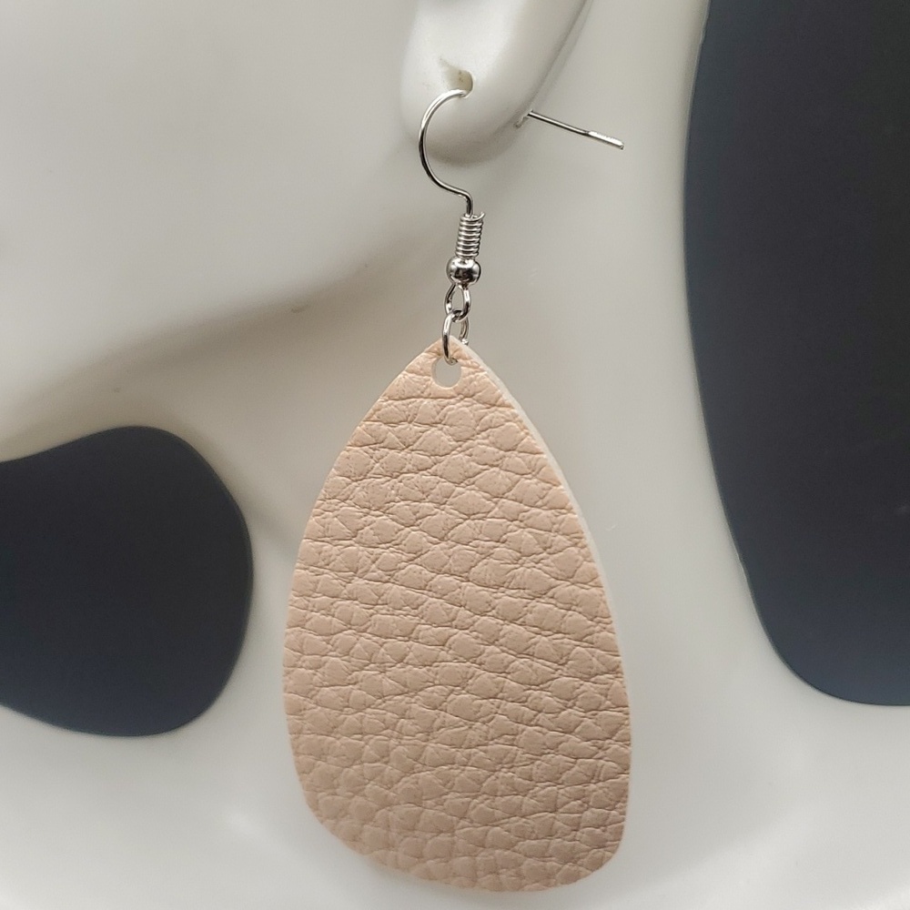 3/$20 E955 sand‎ dune leather earrings nwt